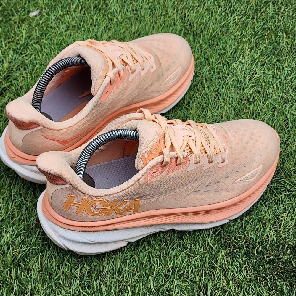 HOKA CLIFTON 9 - Womens Athletic Shoes - SIZE 8B - Picture 4 of 9